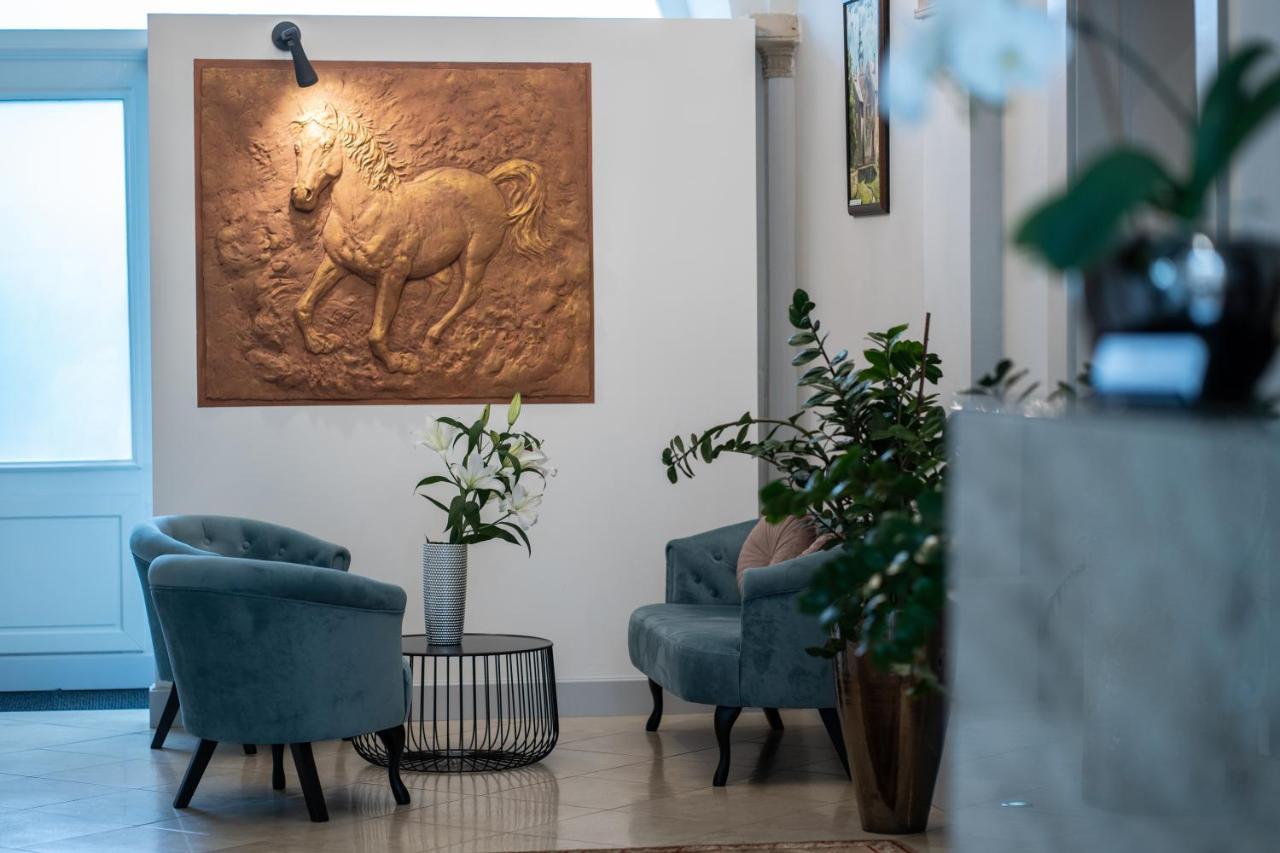 Atrium Rooms & Cafe Sopron Ngoại thất bức ảnh