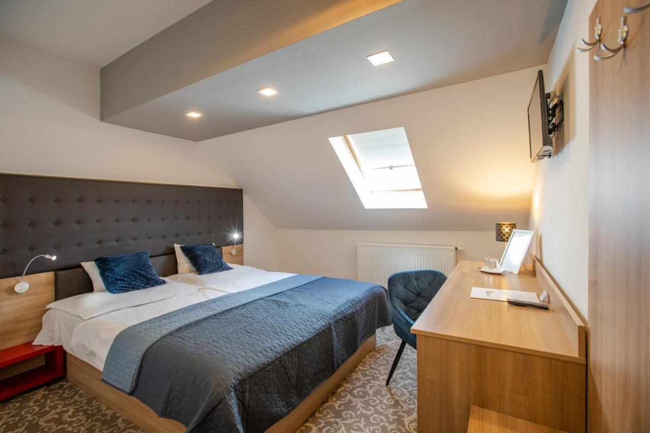 Atrium Rooms & Cafe Sopron Ngoại thất bức ảnh