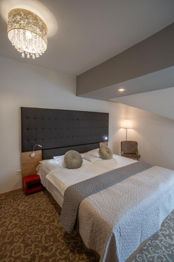 Atrium Rooms & Cafe Sopron Ngoại thất bức ảnh