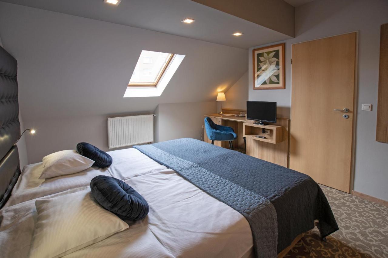 Atrium Rooms & Cafe Sopron Ngoại thất bức ảnh