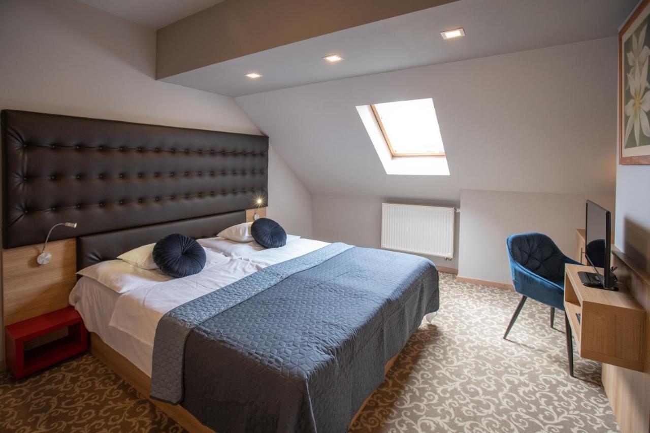Atrium Rooms & Cafe Sopron Ngoại thất bức ảnh