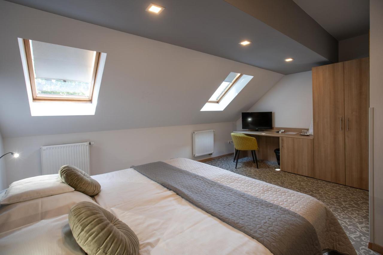 Atrium Rooms & Cafe Sopron Ngoại thất bức ảnh