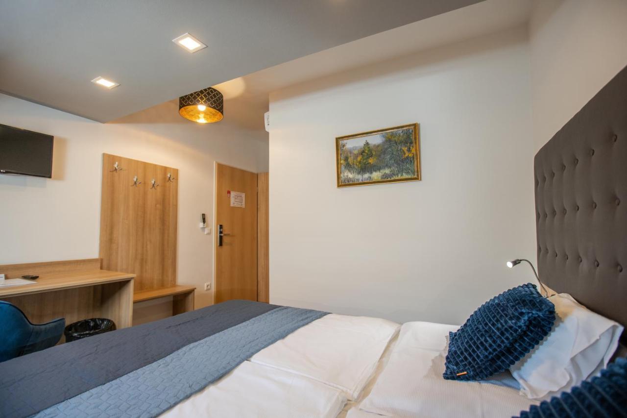 Atrium Rooms & Cafe Sopron Ngoại thất bức ảnh