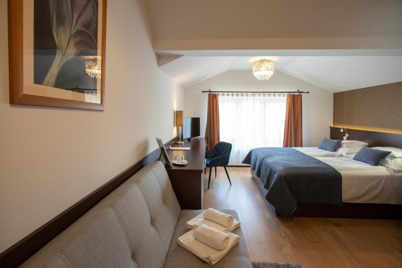 Atrium Rooms & Cafe Sopron Ngoại thất bức ảnh