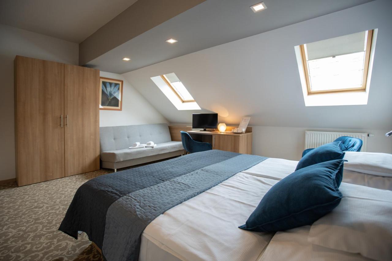 Atrium Rooms & Cafe Sopron Ngoại thất bức ảnh