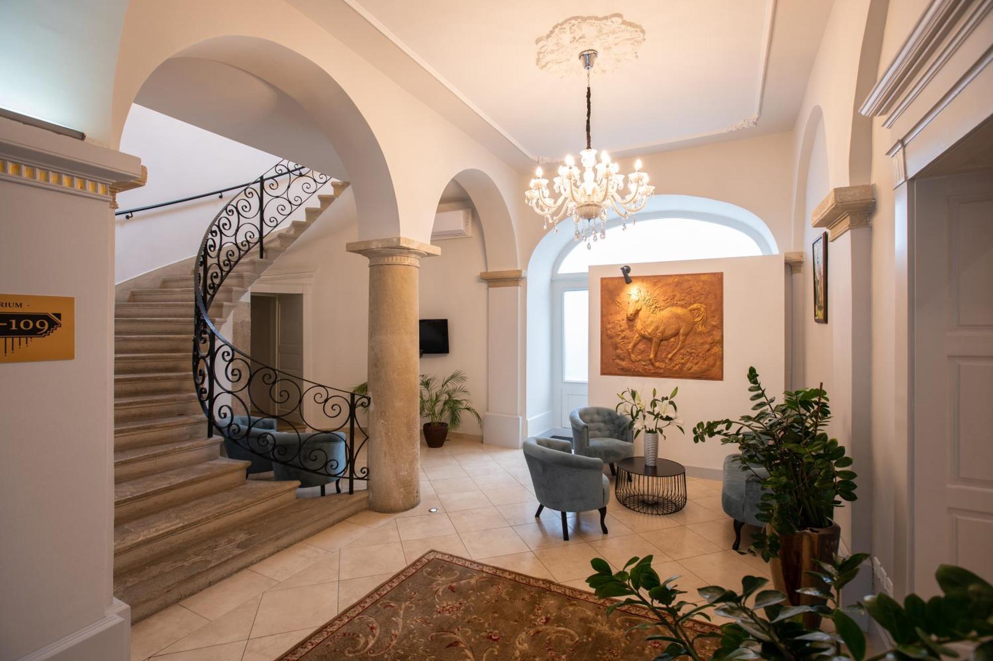 Atrium Rooms & Cafe Sopron Ngoại thất bức ảnh